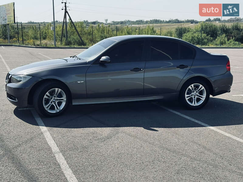 Седан BMW 3 Series 2006 в Остроге