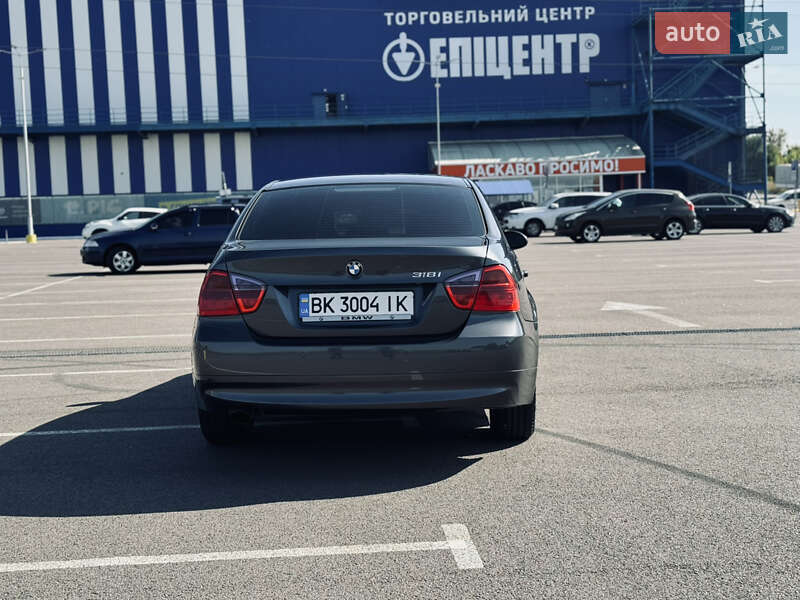 Седан BMW 3 Series 2006 в Остроге