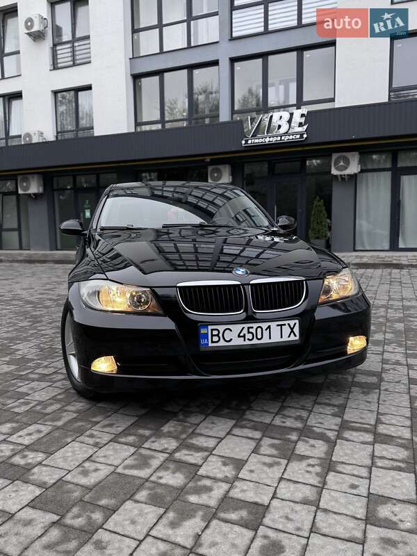 Седан BMW 3 Series 2007 в Новояворовске