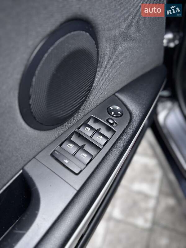 Седан BMW 3 Series 2007 в Новояворовске