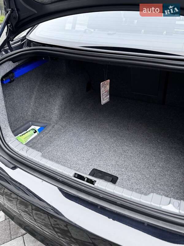 Седан BMW 3 Series 2007 в Новояворовске