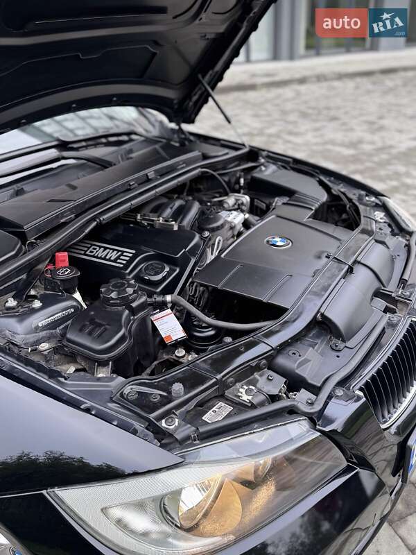 Седан BMW 3 Series 2007 в Новояворовске