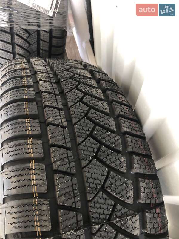 Седан BMW 3 Series 2007 в Новояворовске