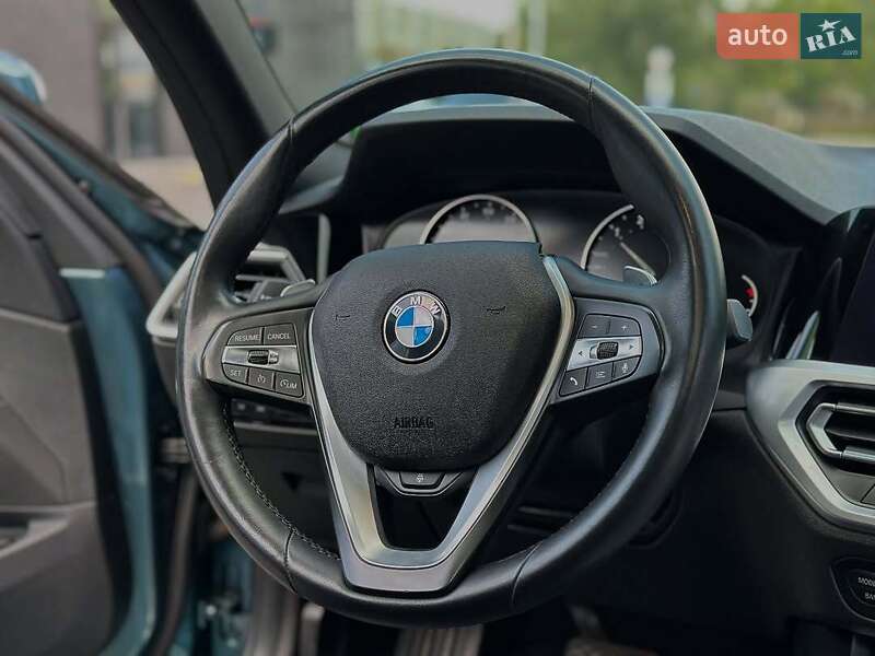 Седан BMW 3 Series 2019 в Дніпрі