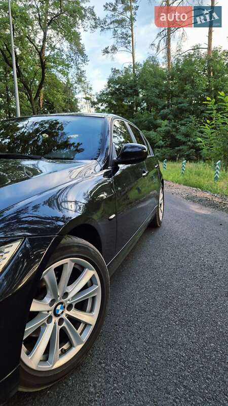 Седан BMW 3 Series 2010 в Києві