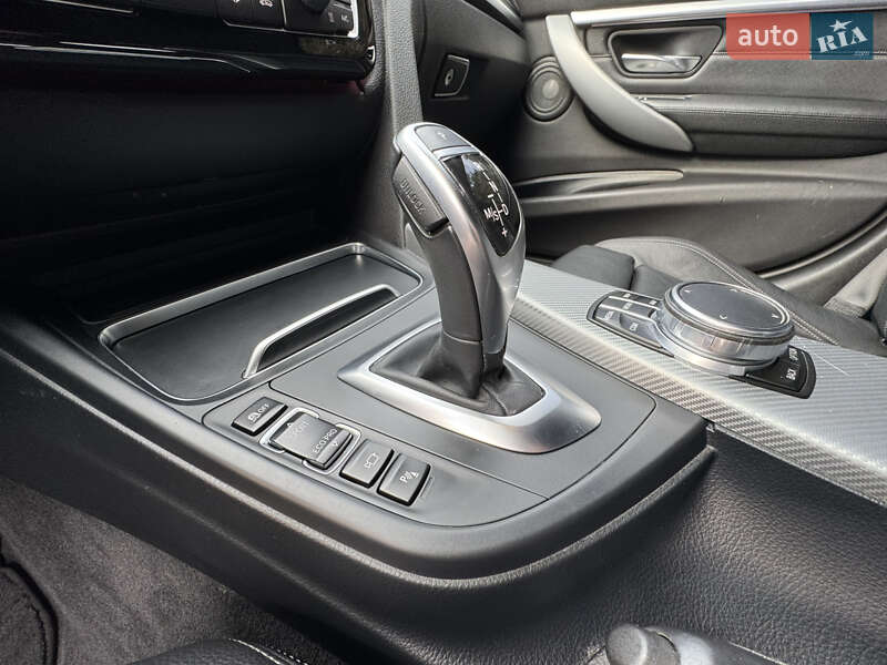 Седан BMW 3 Series 2018 в Киеве
