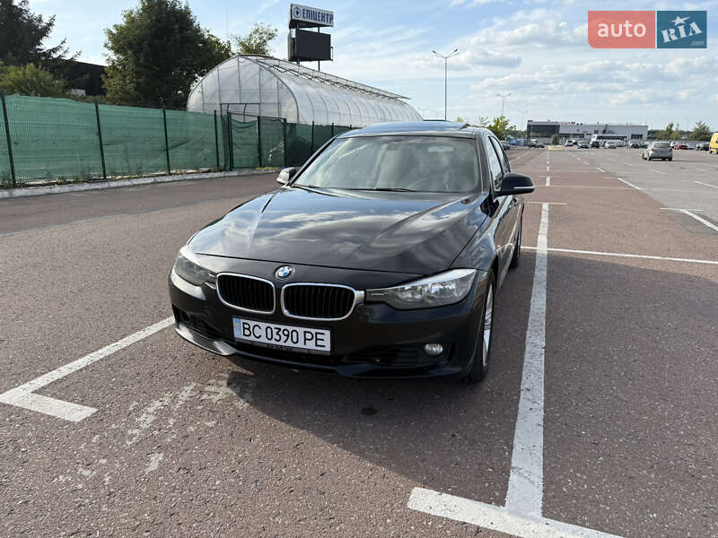 Седан BMW 3 Series 2015 в Львові