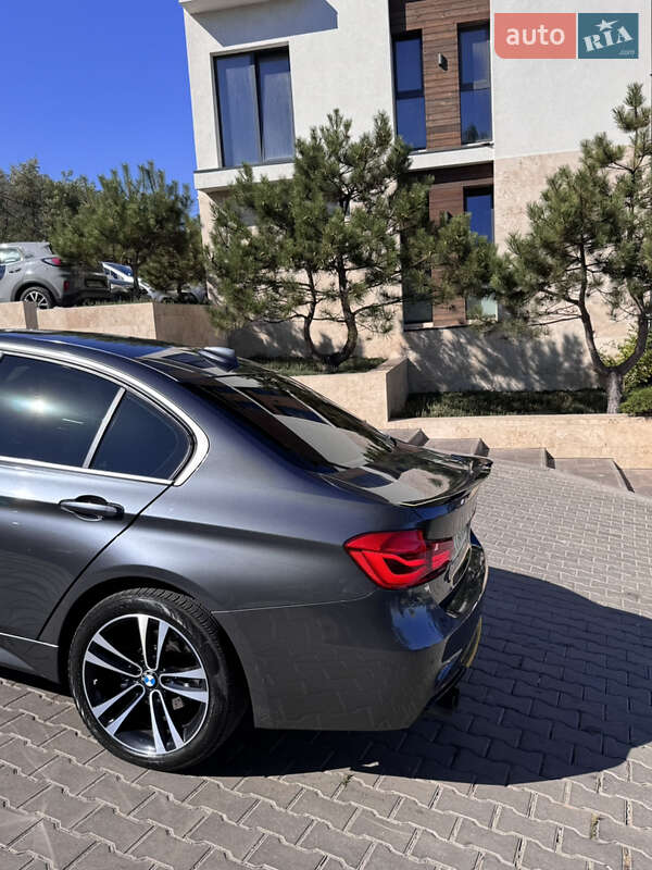 Седан BMW 3 Series 2017 в Києві