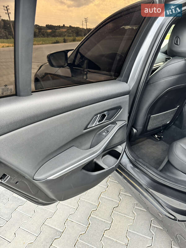 Седан BMW 3 Series 2019 в Черновцах