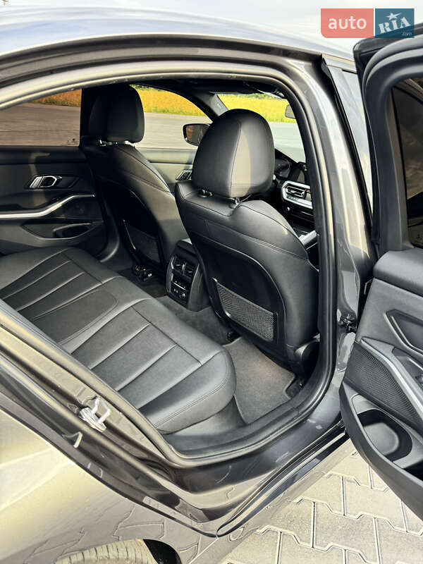 Седан BMW 3 Series 2019 в Черновцах