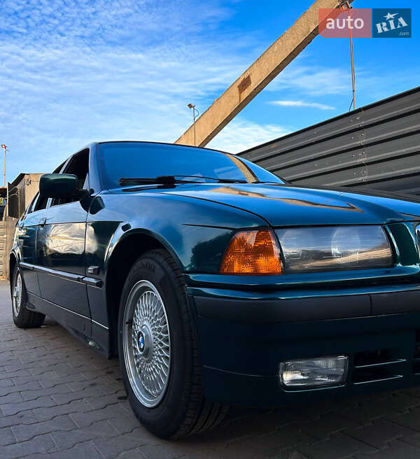 Седан BMW 3 Series 1995 в Сумах