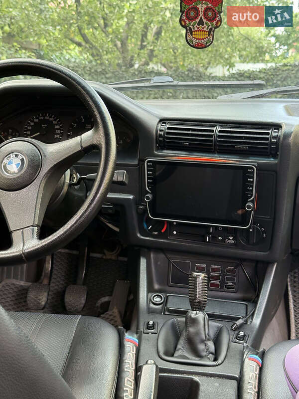 Седан BMW 3 Series 1986 в Киеве