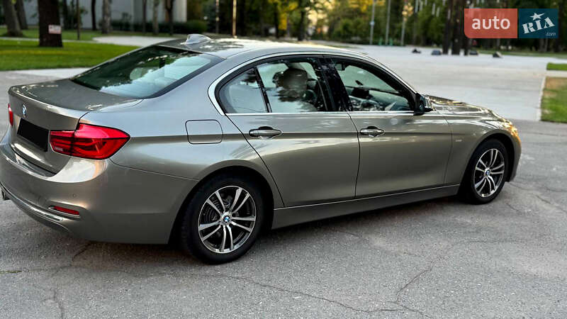 Седан BMW 3 Series 2015 в Запоріжжі