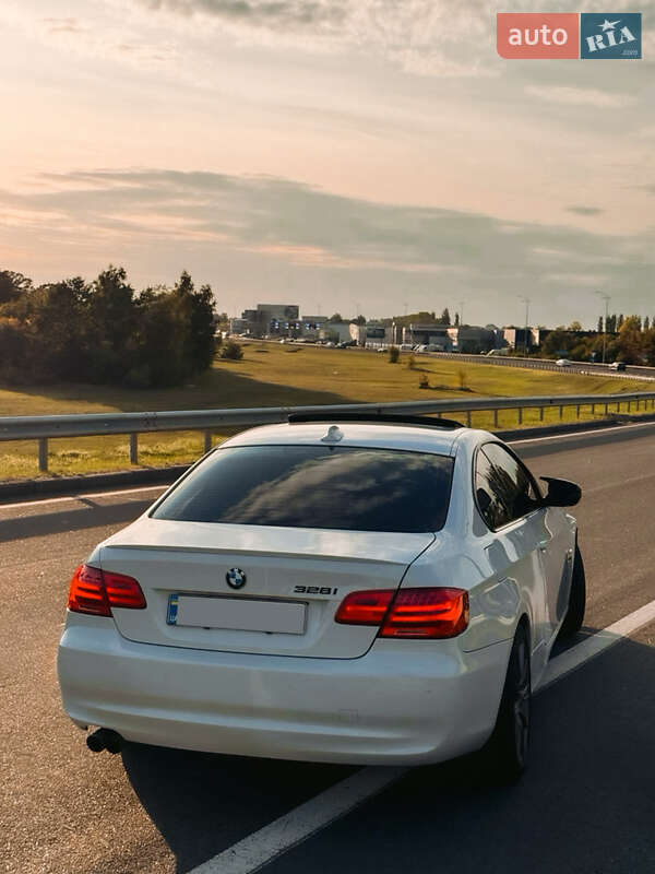 Купе BMW 3 Series 2010 в Киеве фото 2 Купе BMW 3 Series 2010 в Киеве
