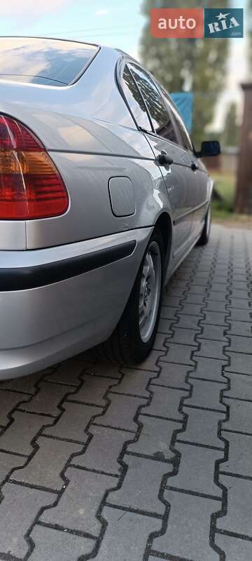 Седан BMW 3 Series 2004 в Киеве