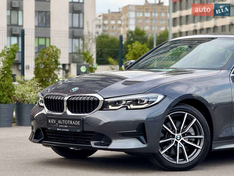Седан BMW 3 Series 2019 в Киеве