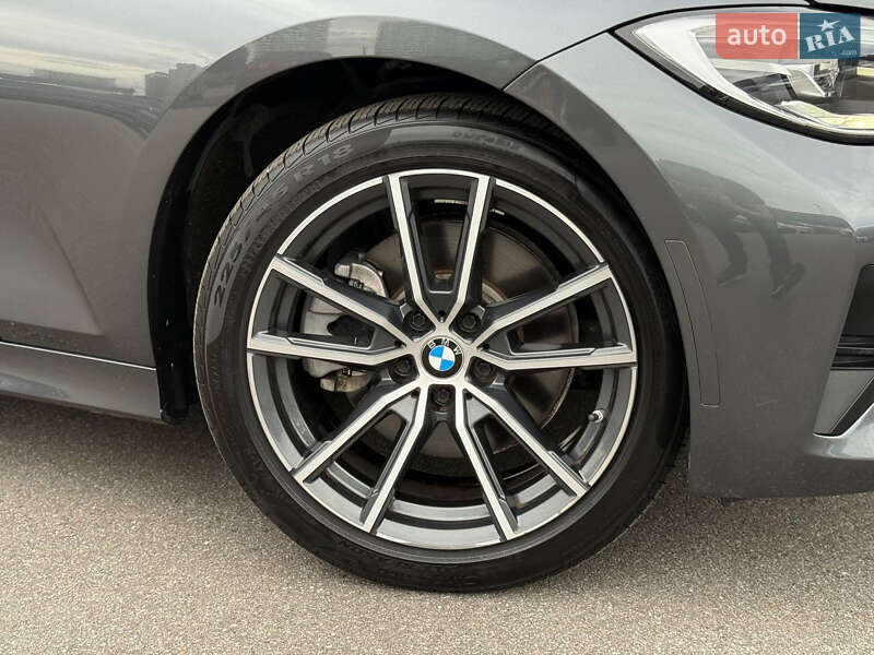 Седан BMW 3 Series 2019 в Киеве