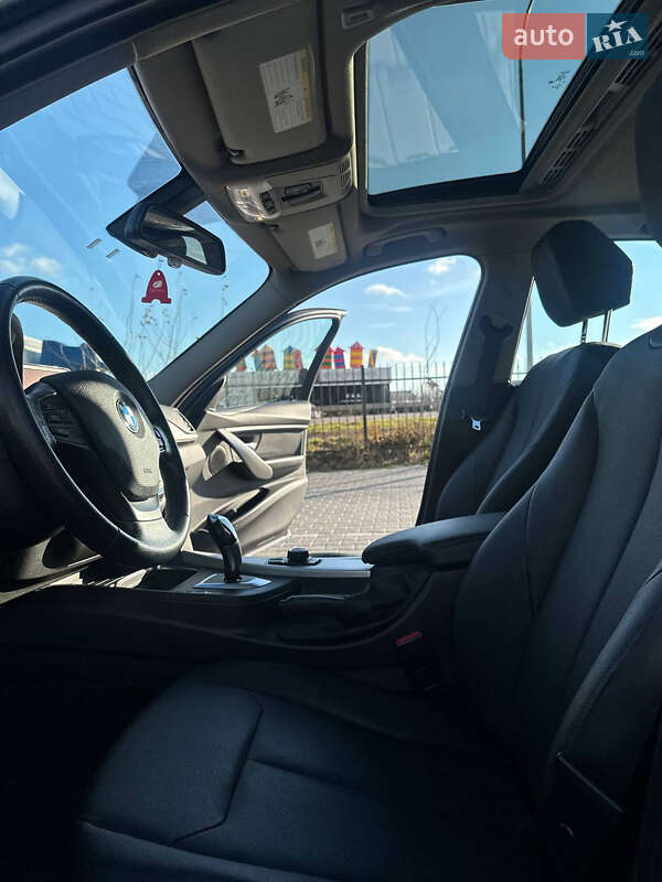 Седан BMW 3 Series 2017 в Одессе