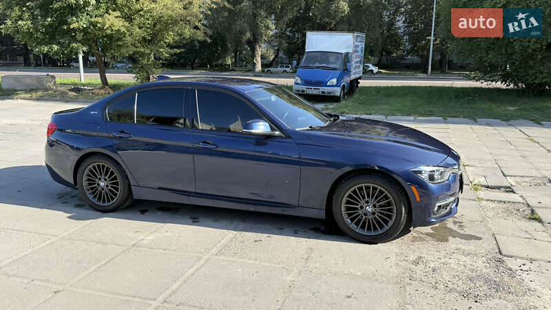 Седан BMW 3 Series 2016 в Львові