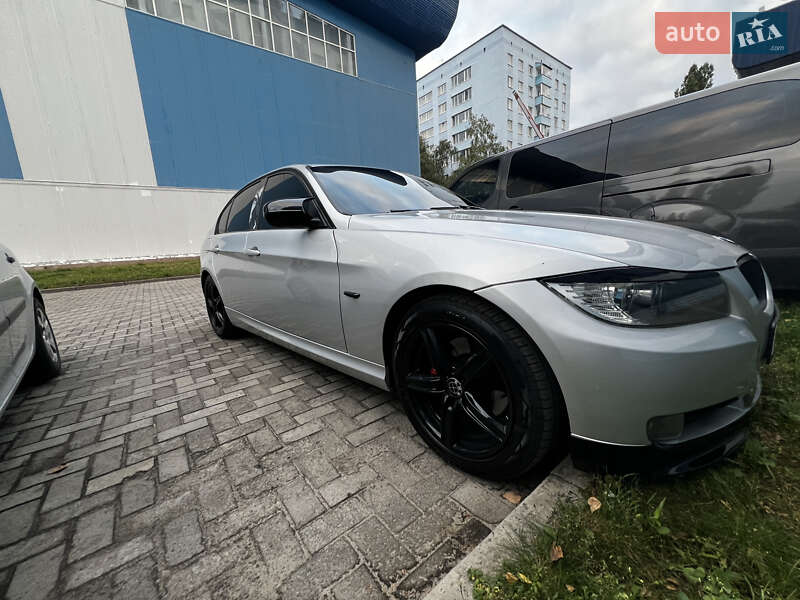 Седан BMW 3 Series 2010 в Сумах