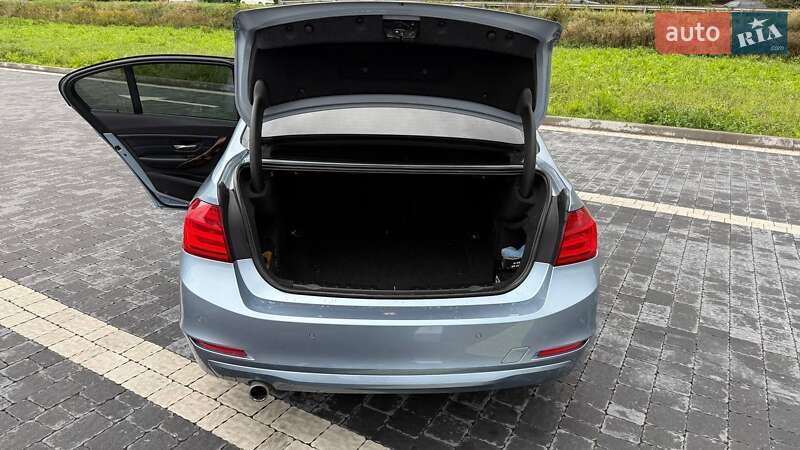 Седан BMW 3 Series 2013 в Львове