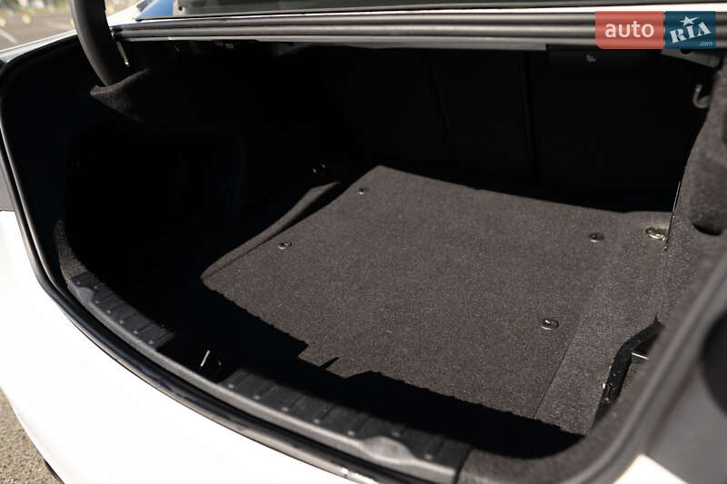 Седан BMW 3 Series 2014 в Києві