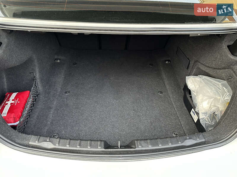 Седан BMW 3 Series 2014 в Киеве