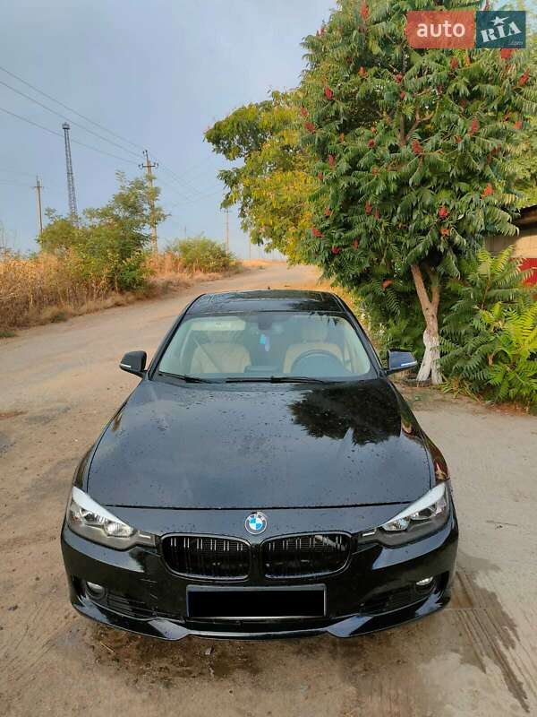 Седан BMW 3 Series 2012 в Рени