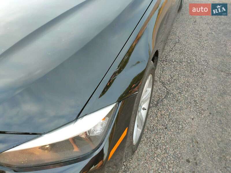 Седан BMW 3 Series 2012 в Рени