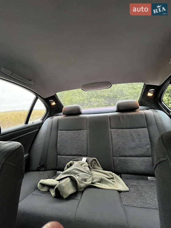 Седан BMW 3 Series 2003 в Корнине