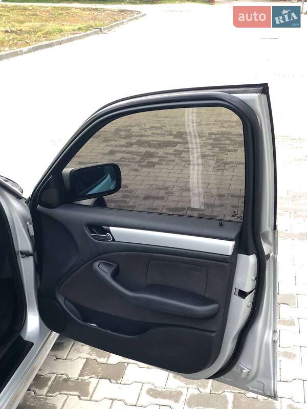 Седан BMW 3 Series 2004 в Львові