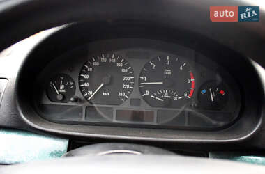 Универсал BMW 3 Series 2002 в  фото 16 Универсал BMW 3 Series 2002 в