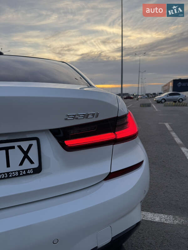 Седан BMW 3 Series 2021 в Львове