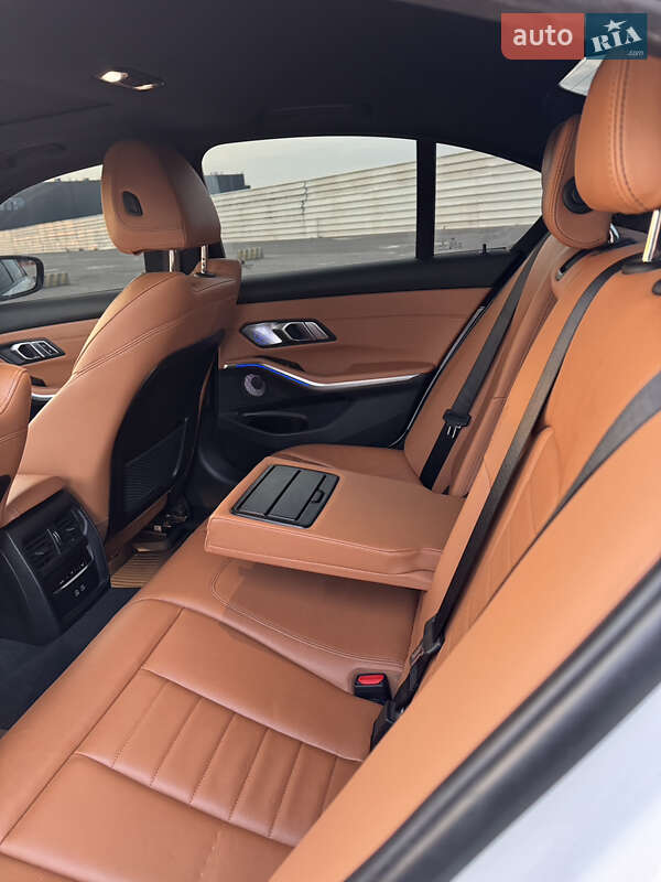 Седан BMW 3 Series 2021 в Львове