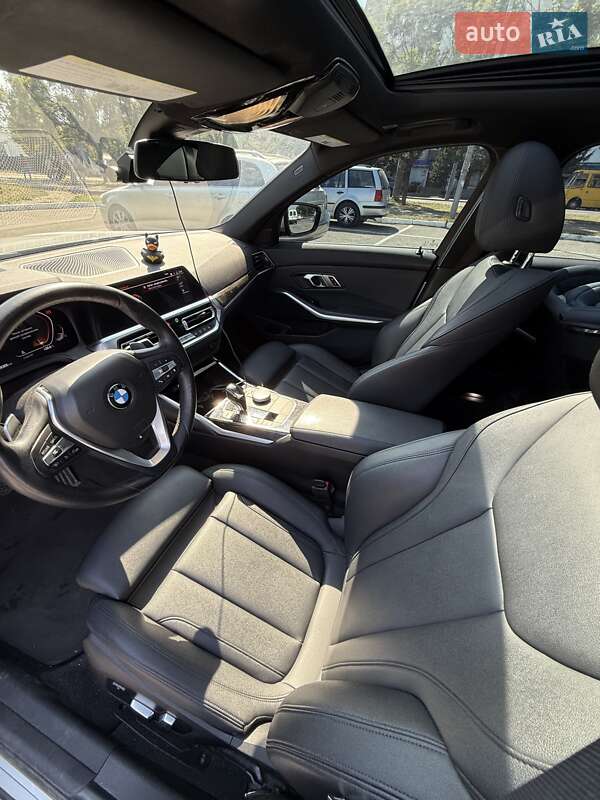 Седан BMW 3 Series 2019 в Ивано-Франковске