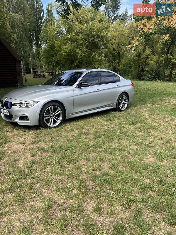 Седан BMW 3 Series 2018 в Ужгороді