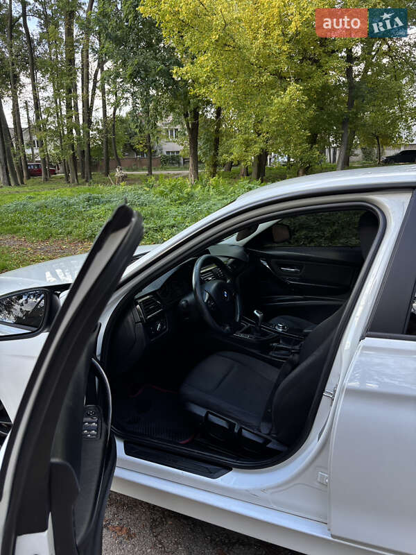 Седан BMW 3 Series 2012 в Черновцах