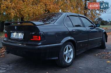 Седан BMW 3 Series 1991 в Остроге