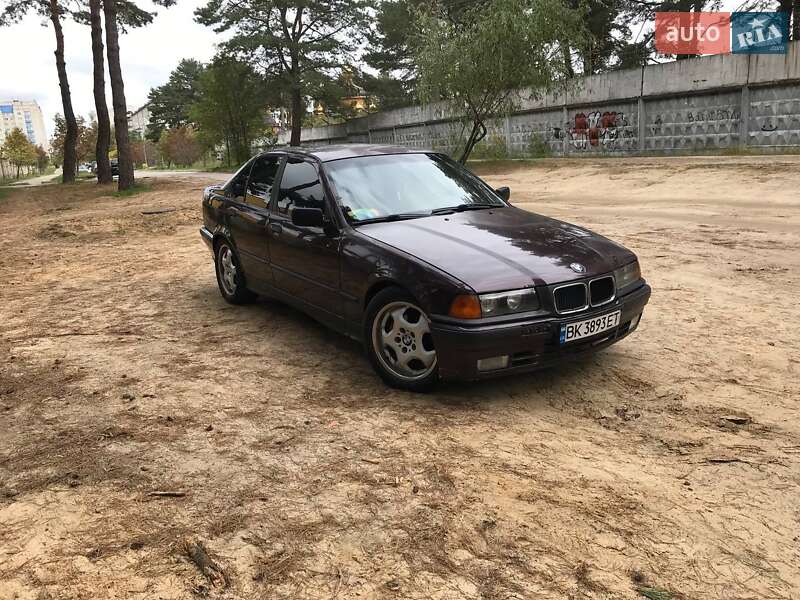 Седан BMW 3 Series 1994 в Вараші
