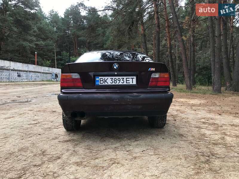 Седан BMW 3 Series 1994 в Вараші