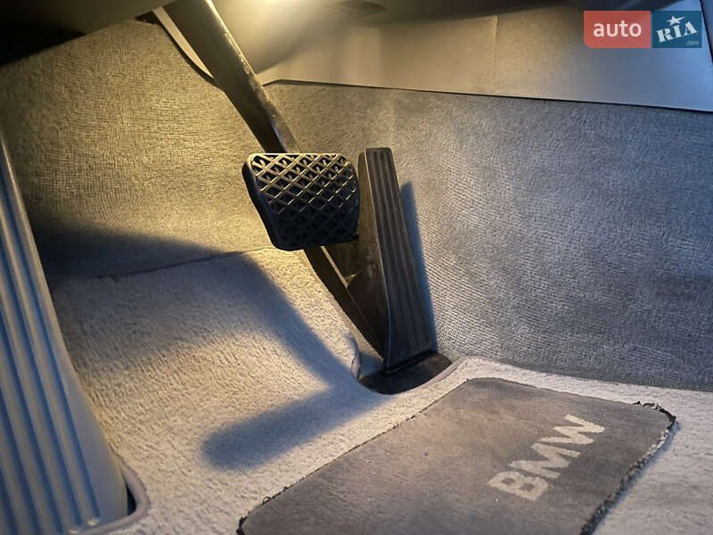 Седан BMW 3 Series 2010 в Одессе