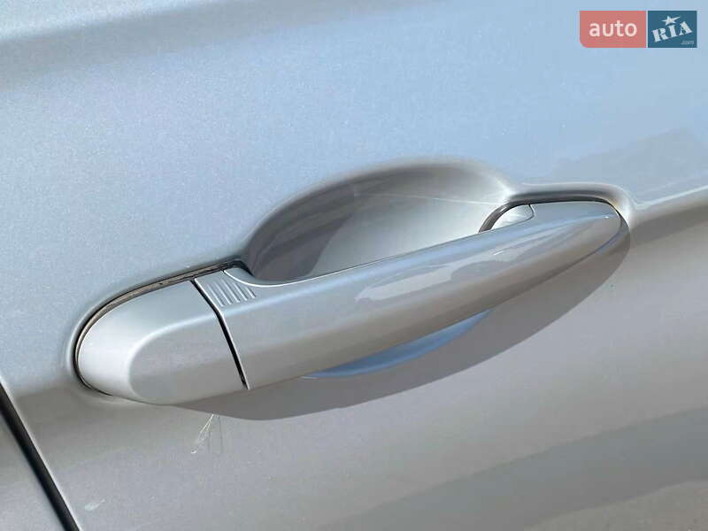 Седан BMW 3 Series 2017 в Киеве