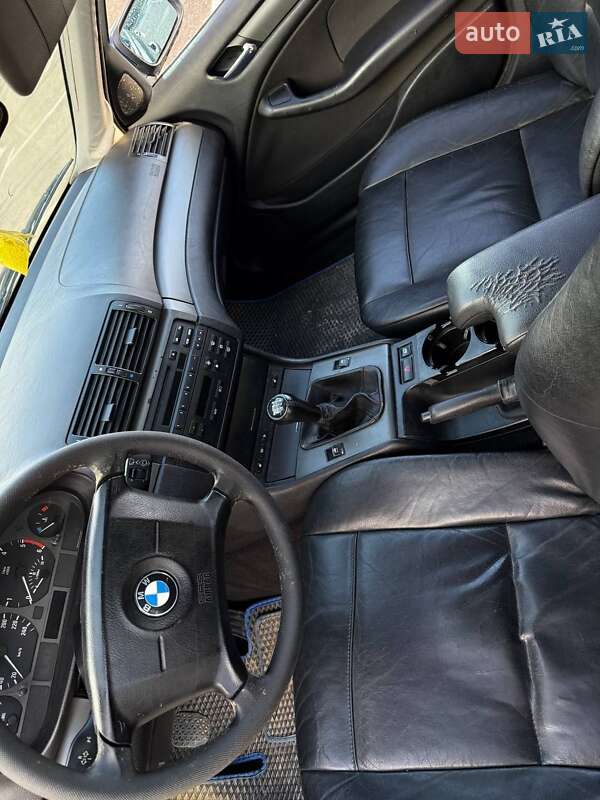 Універсал BMW 3 Series 2004 в Чернівцях