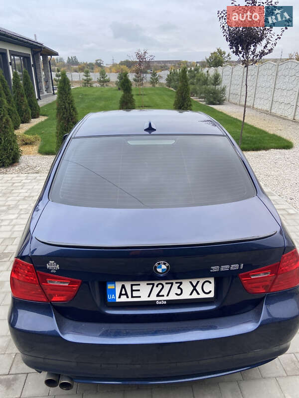 Седан BMW 3 Series 2010 в Новомосковске фото 15 Седан BMW 3 Series 2010 в Новомосковске