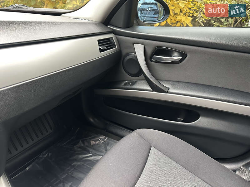 Седан BMW 3 Series 2007 в Львове