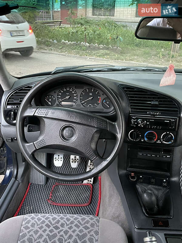 Седан BMW 3 Series 1994 в Кременчуці