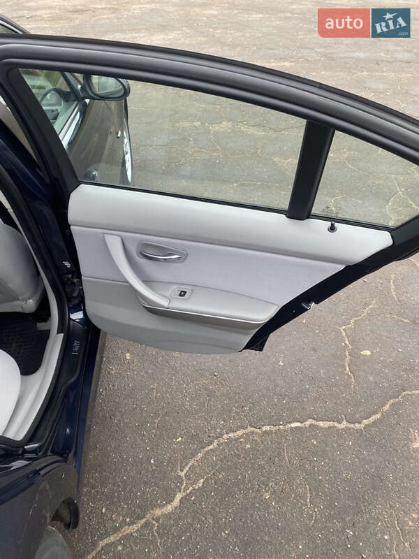 Седан BMW 3 Series 2005 в Балті фото 17 Седан BMW 3 Series 2005 в Балті