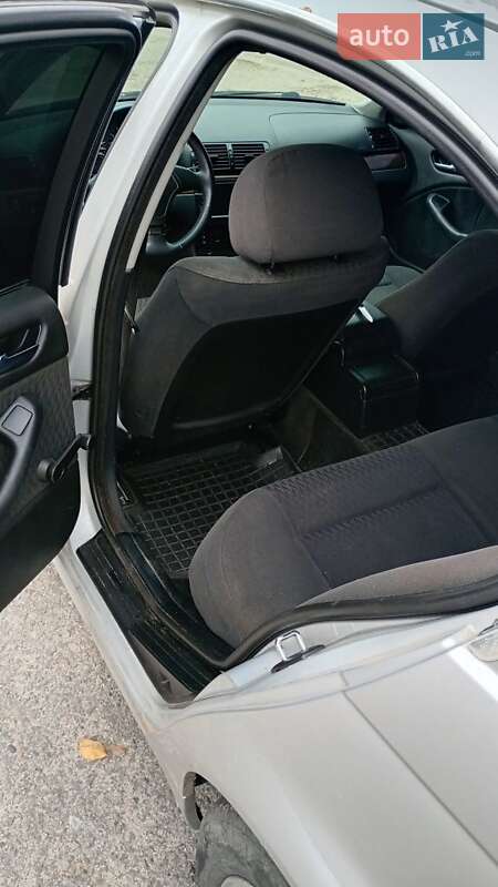 Седан BMW 3 Series 1999 в Харкові