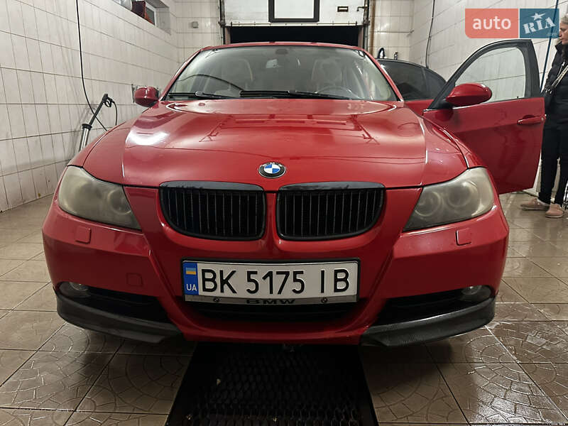 Седан BMW 3 Series 2005 в Рівному