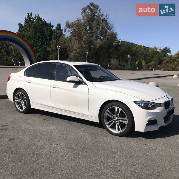 Седан BMW 3 Series 2018 в Дніпрі